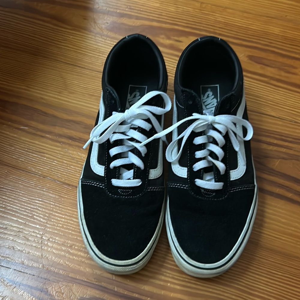 Men’s 10.5 Vans